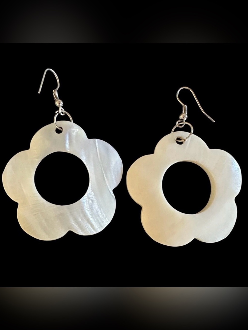 Vintage Beige Seashell Pearlescent Earrings Dangle Flower Open